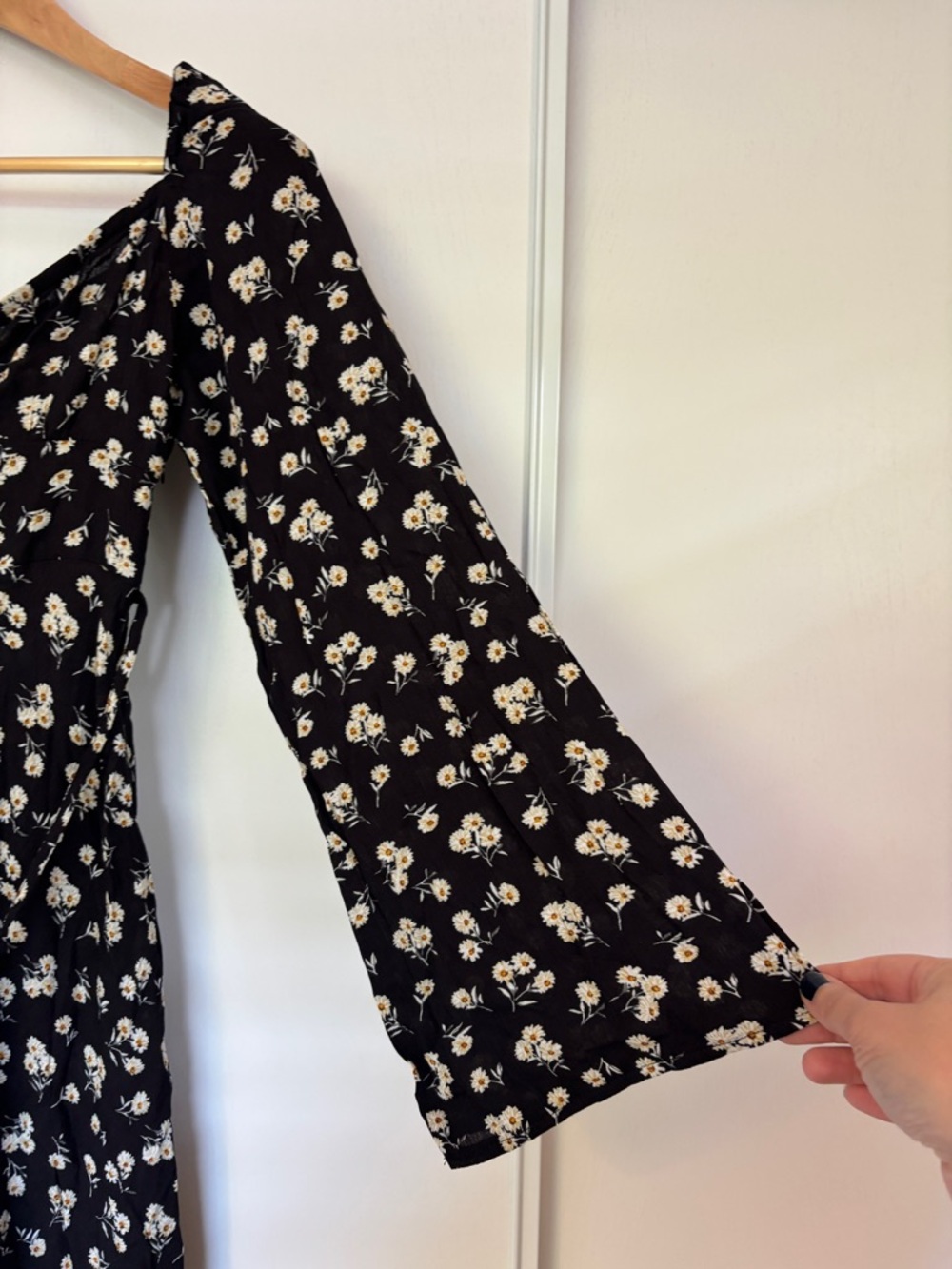 SNDYS Black Floral Maxi Dress Size 2 Daisy Billow Sleeve Milkmaid Dark Soft Girl - Picture 6 of 15